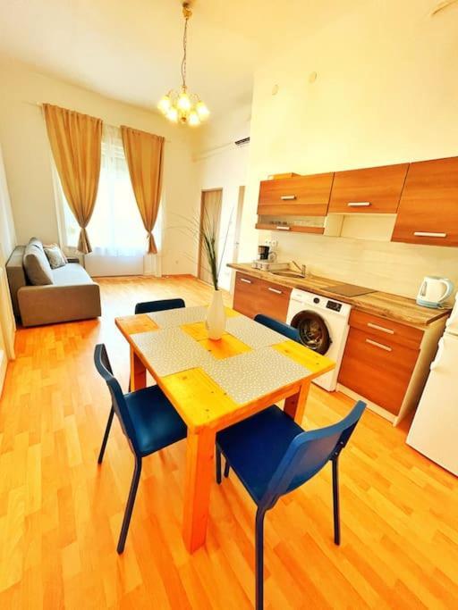 Central Spacious Flat Budapest Exterior photo