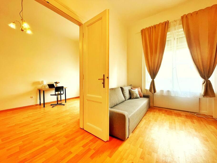 Central Spacious Flat Budapest Exterior photo